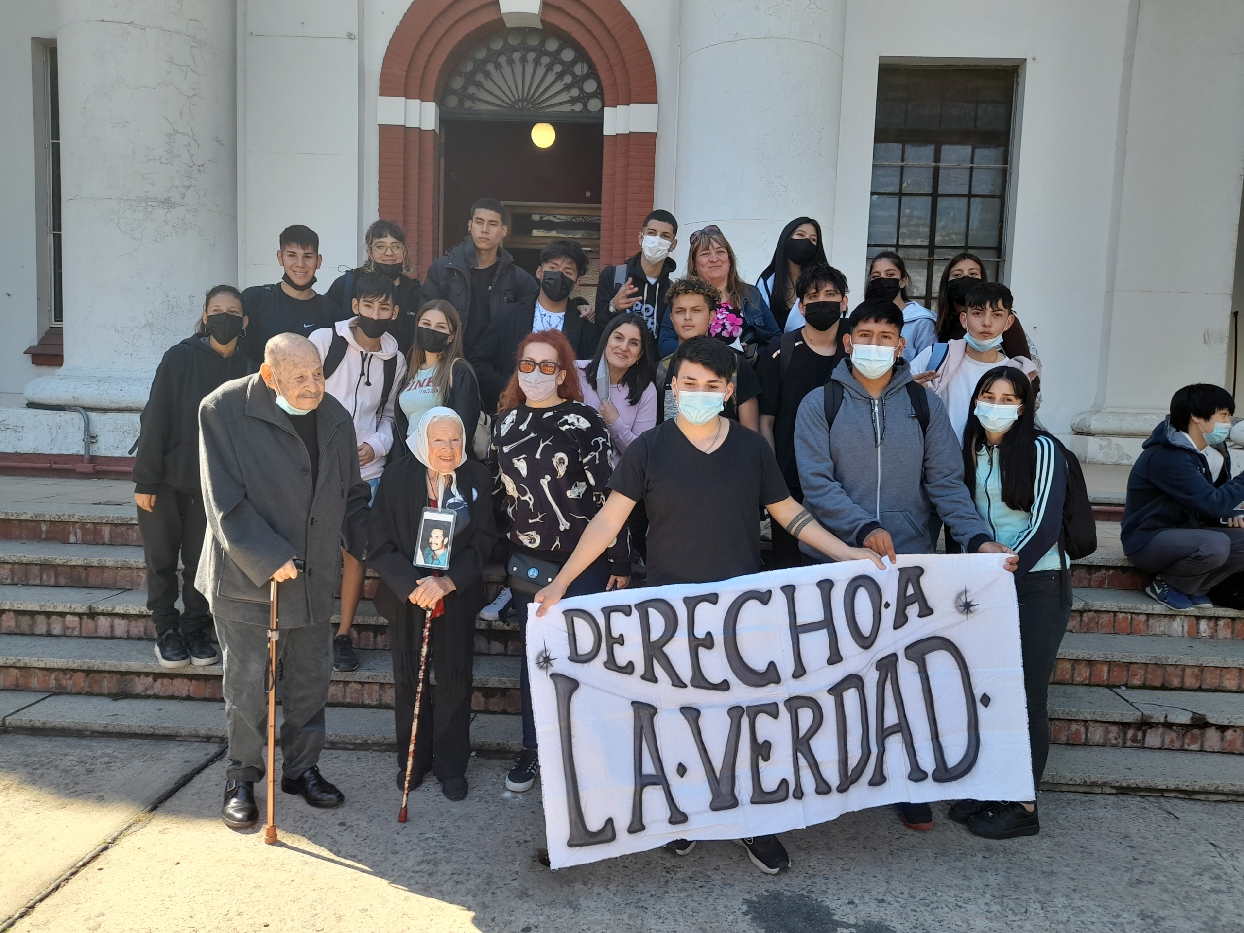 Proyecto Educativo: Visible lo Invisible. Intervención de archivos para la reparación